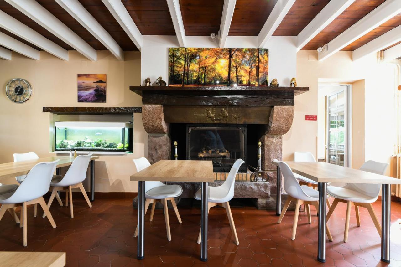 Hotel Aux Tauzins Montfort-en-Chalosse Esterno foto
