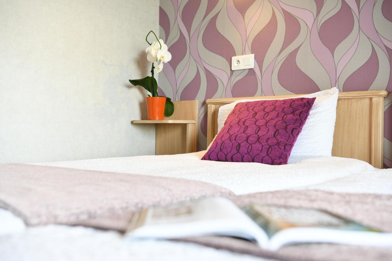 Hotel Aux Tauzins Montfort-en-Chalosse Esterno foto