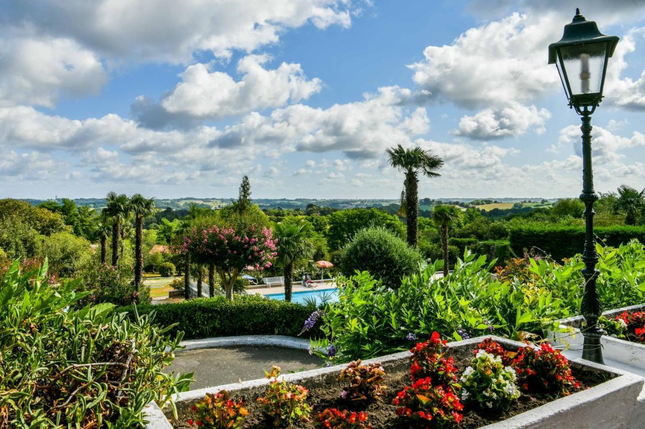 Hotel Aux Tauzins Montfort-en-Chalosse Esterno foto