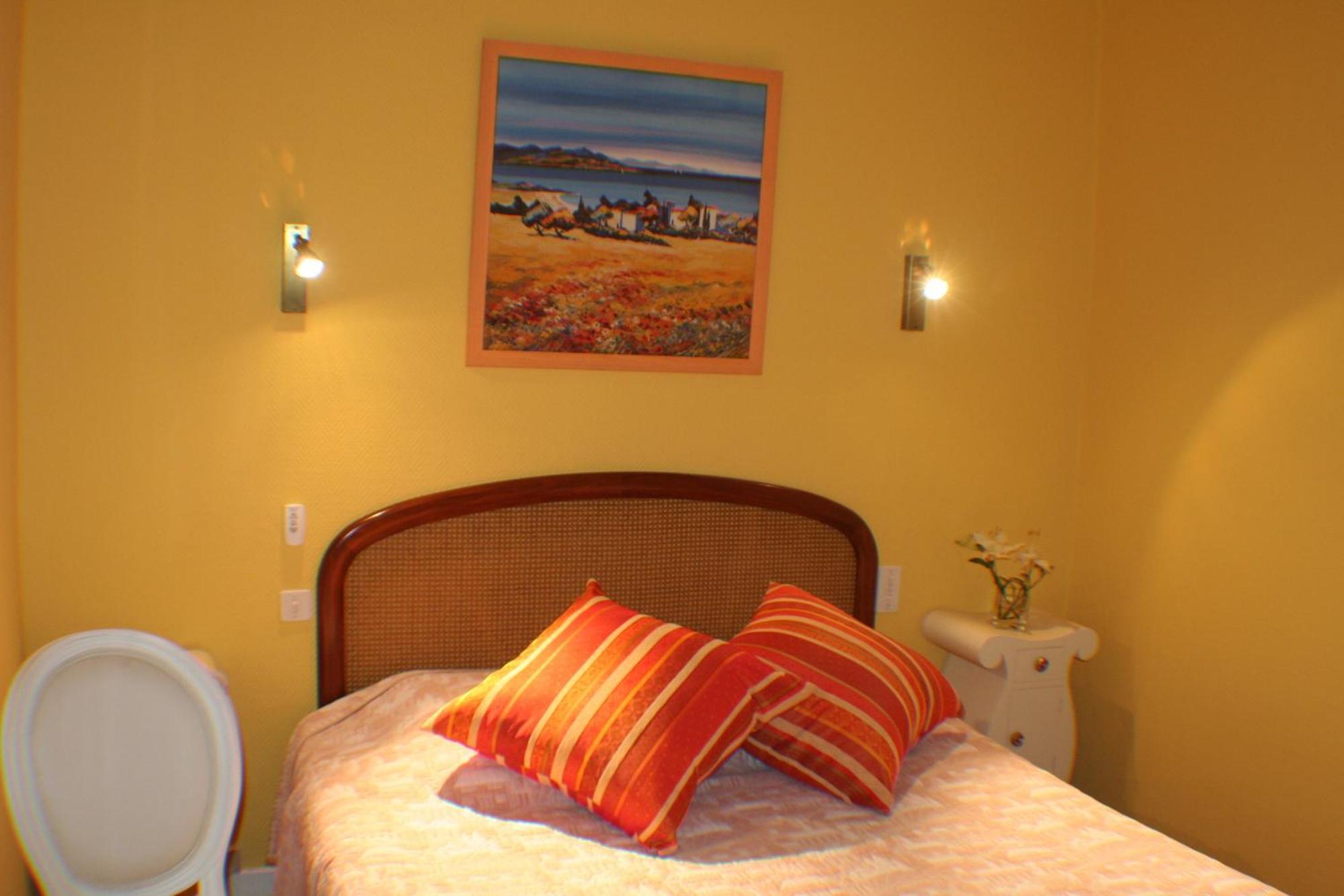 Hotel Aux Tauzins Montfort-en-Chalosse Esterno foto