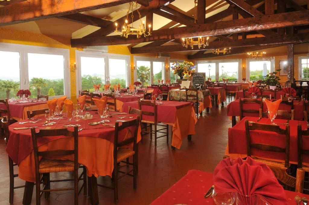 Hotel Aux Tauzins Montfort-en-Chalosse Esterno foto