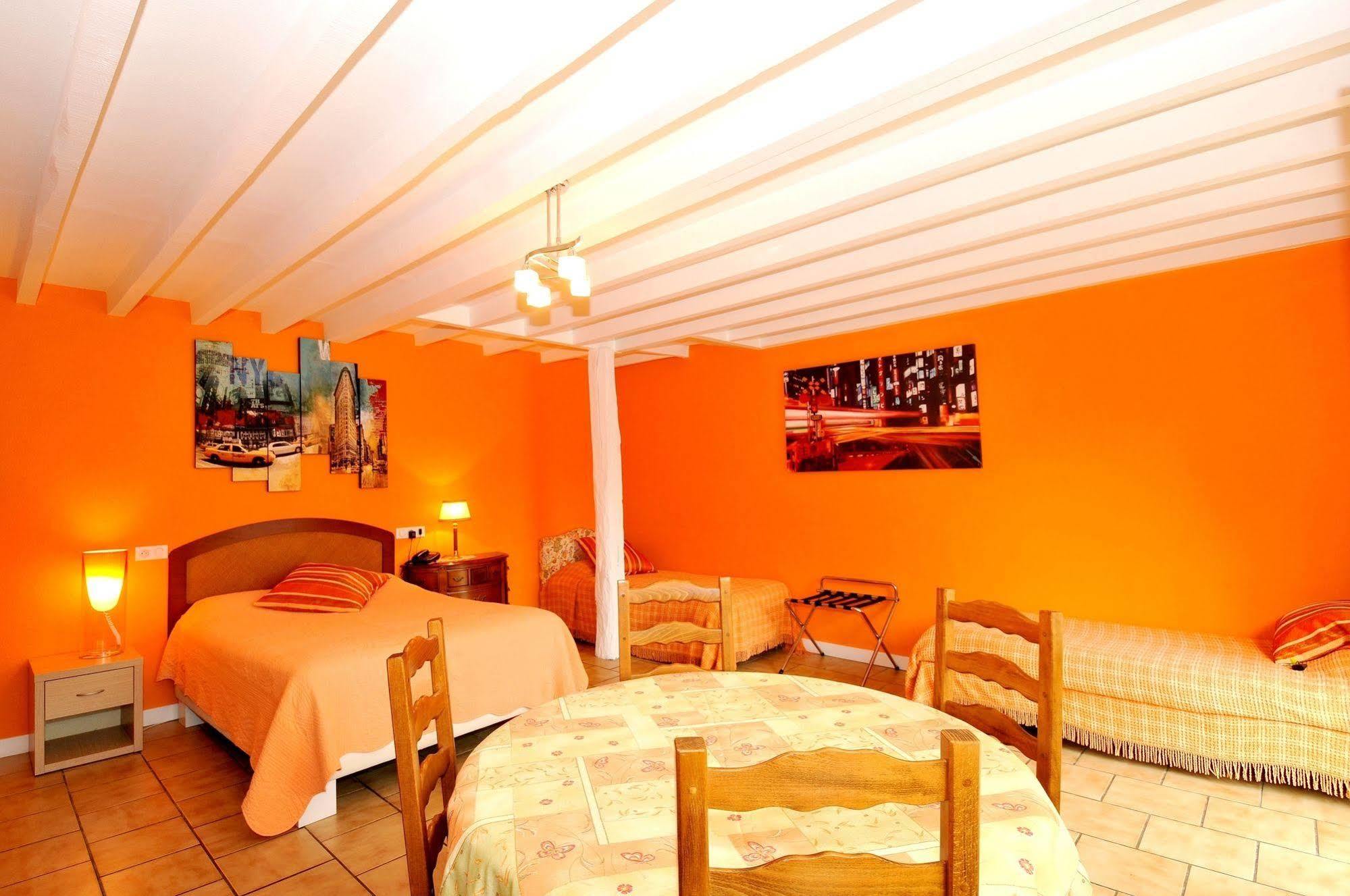 Hotel Aux Tauzins Montfort-en-Chalosse Esterno foto