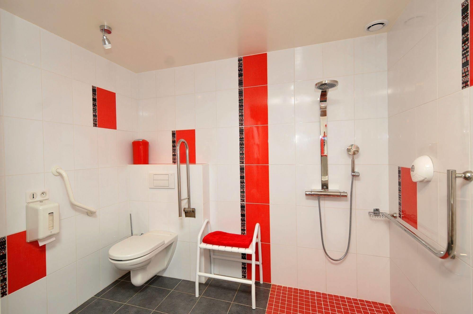 Hotel Aux Tauzins Montfort-en-Chalosse Esterno foto