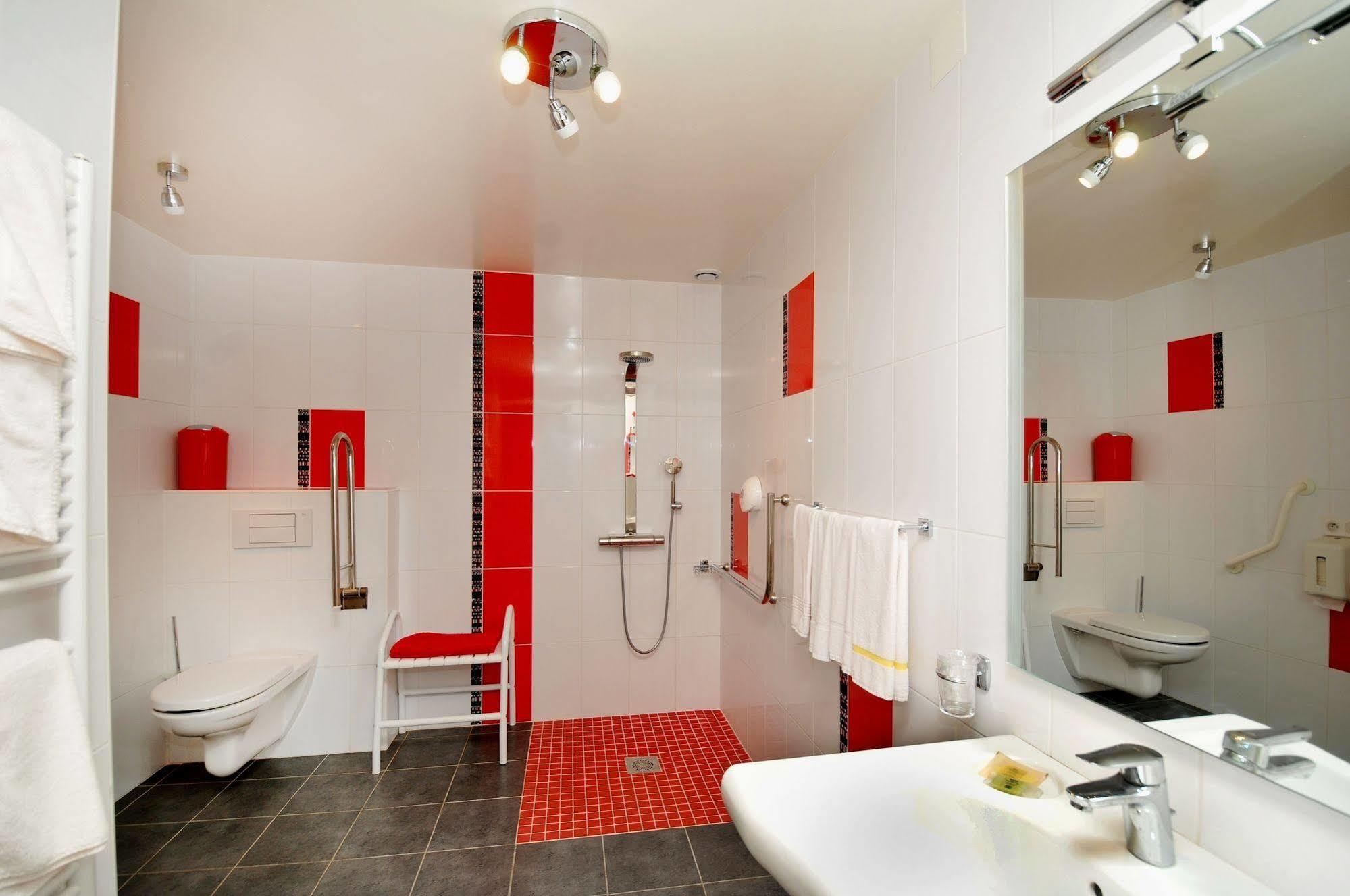 Hotel Aux Tauzins Montfort-en-Chalosse Esterno foto