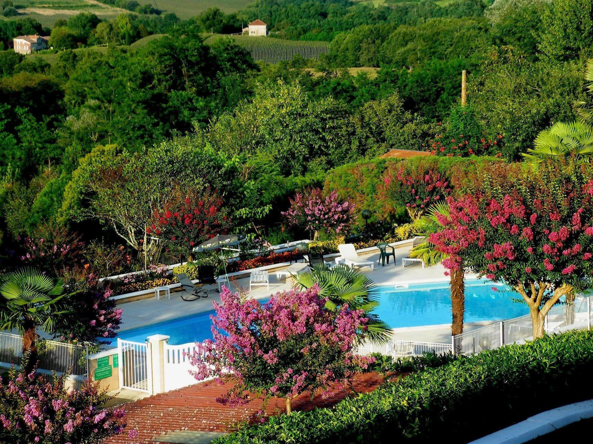 Hotel Aux Tauzins Montfort-en-Chalosse Esterno foto