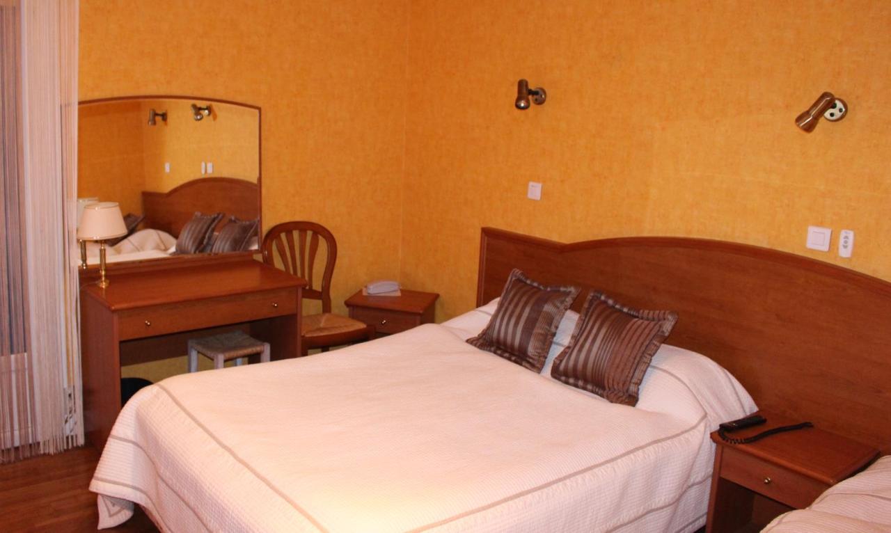 Hotel Aux Tauzins Montfort-en-Chalosse Esterno foto