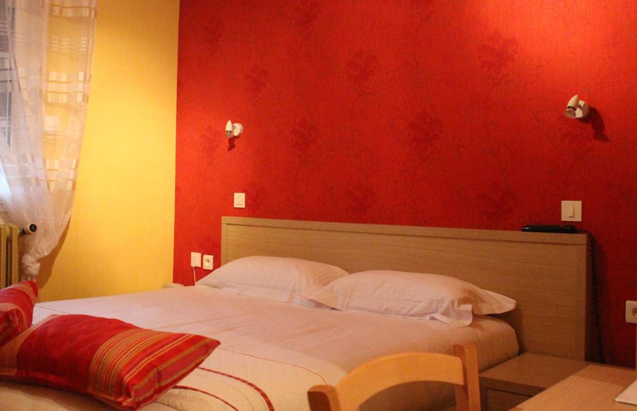 Hotel Aux Tauzins Montfort-en-Chalosse Esterno foto