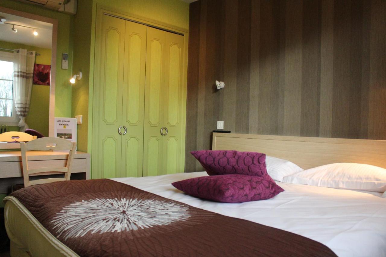 Hotel Aux Tauzins Montfort-en-Chalosse Esterno foto